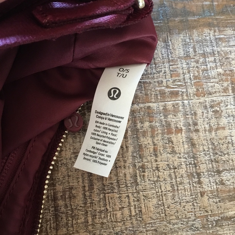 NEW Lululemon Adjustable Mini Shoulder Bag Wine Berry/Gold 3L - Picture 13 of 15